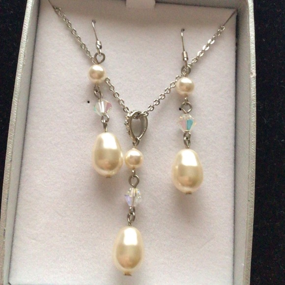 🎉3X Host Pick🎉NWT Swarovski Crystal& pearls earring&necklace set - Picture 1 of 3